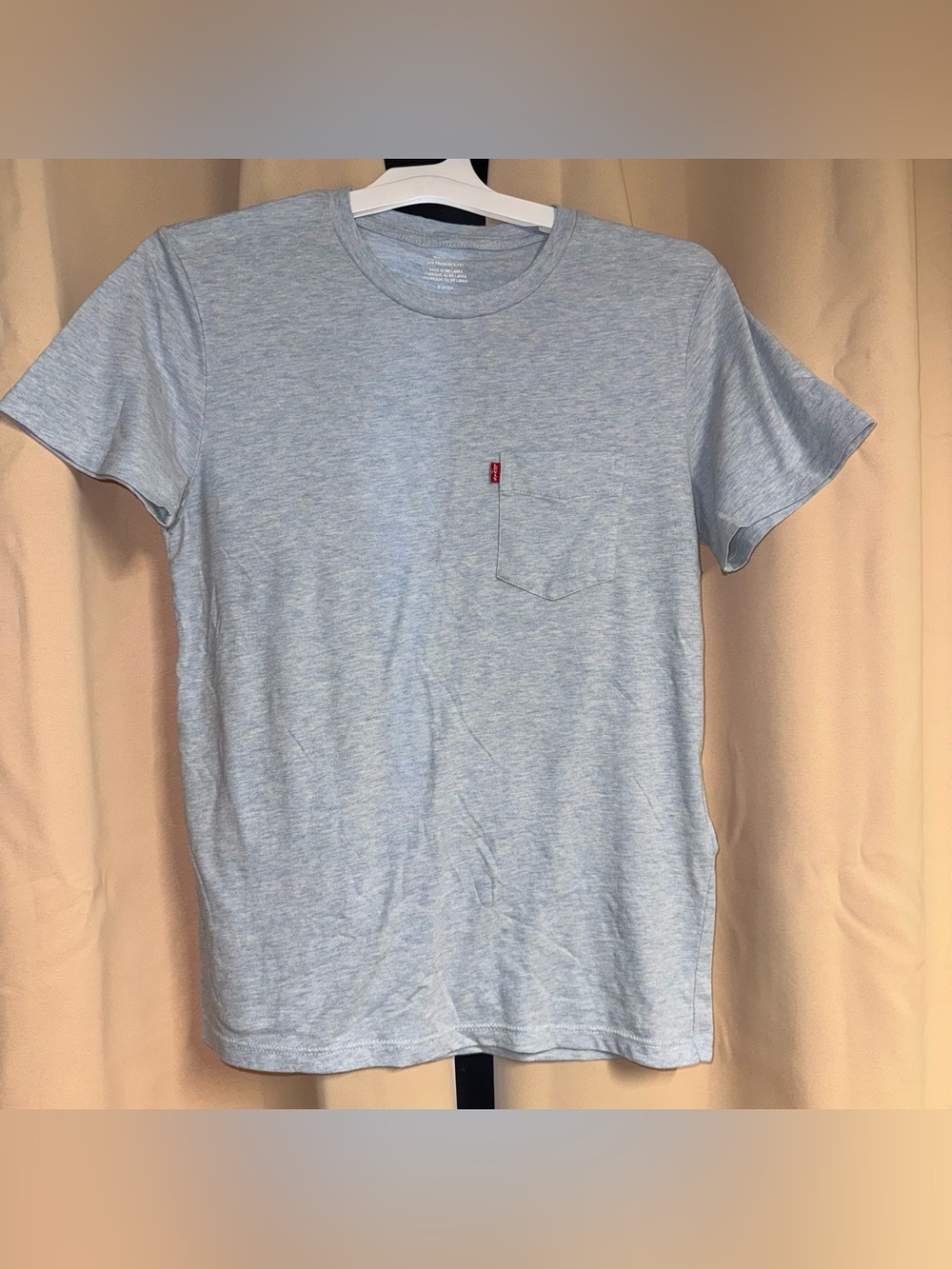 levi’s light blue tee